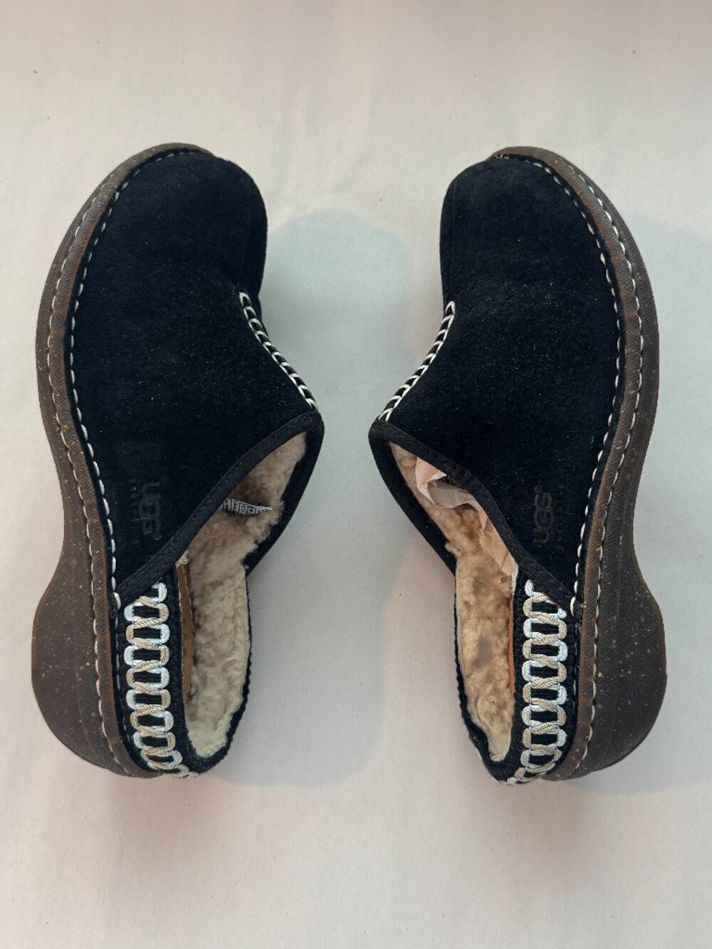 UGG Australia Slippers Women's Size 6 Black F8007D Leather & Genuine Sheepskin - Picture 9 of 13